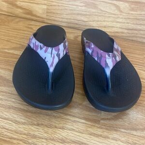 Oofos Women’s Oglala Purple Camo US Size 10 EUC